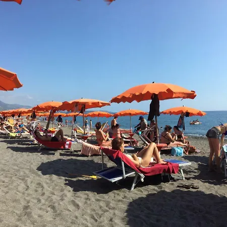 Villarosamaratea Nyaraló *